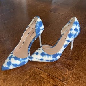 Unique blue pumps w/ clear heel